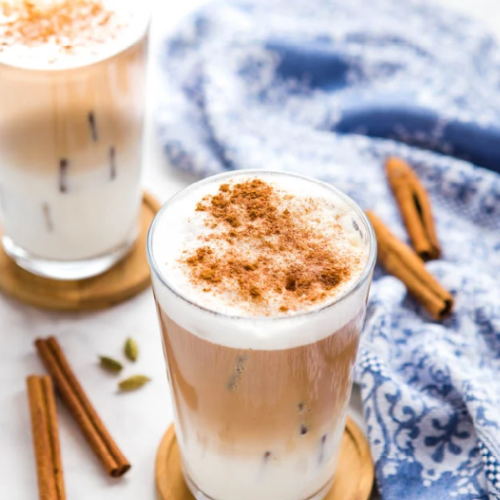 Latte chai otoñal con leche vegetal