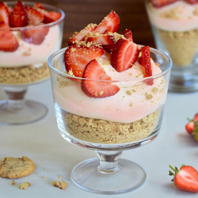 Cheesecake de fresas al vaso cremoso y ligero